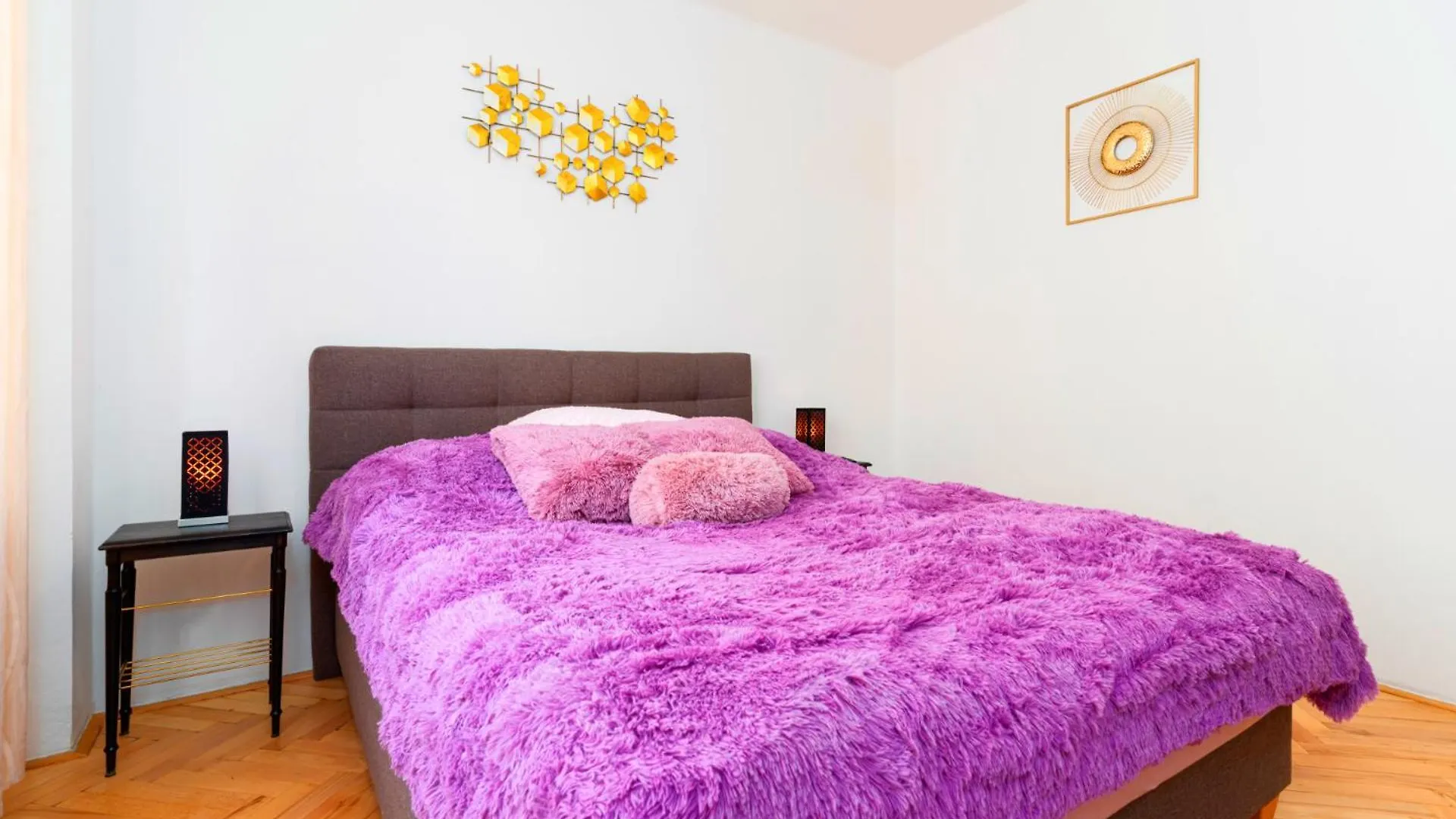 Brilliant Deluxe Suite ile iletişim